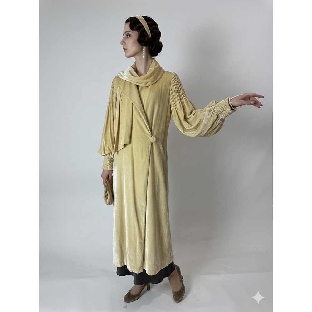 Vintage 1920s 30s‎ Liquid Silk Velvet Opera Coat Ruched Balloon Sleeve Yellow